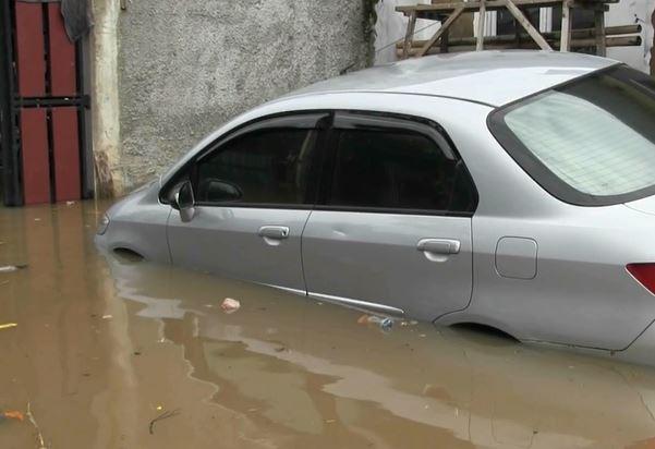 Banjir Setinggi 1,5 Meter Rendam Ratusan Rumah di Periuk Tangerang