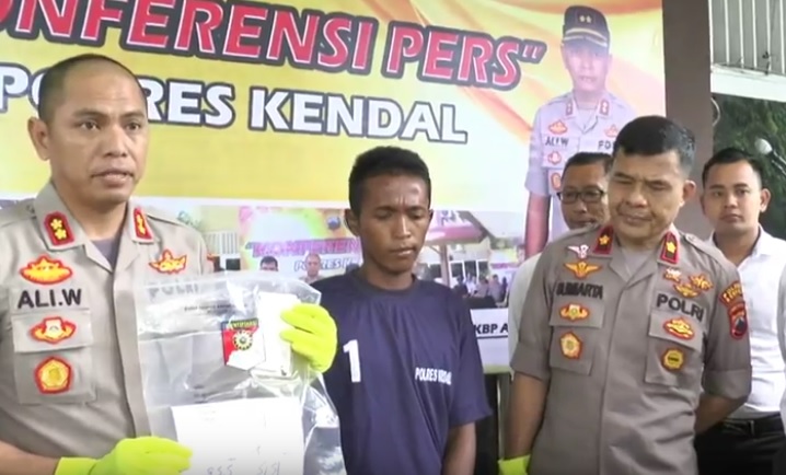 Marah Wajah Disorot Senter HP, Pria di Kendal Bunuh Teman dengan Batu