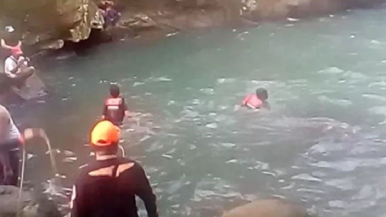 Mahasiswi Asal Makassar Hilang Terseret Arus saat Mandi di Air Terjun Pungbunga Maros