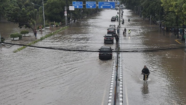 5 Kereta Api Tujuan Semarang Terganggu akibat Banjir di Jakarta