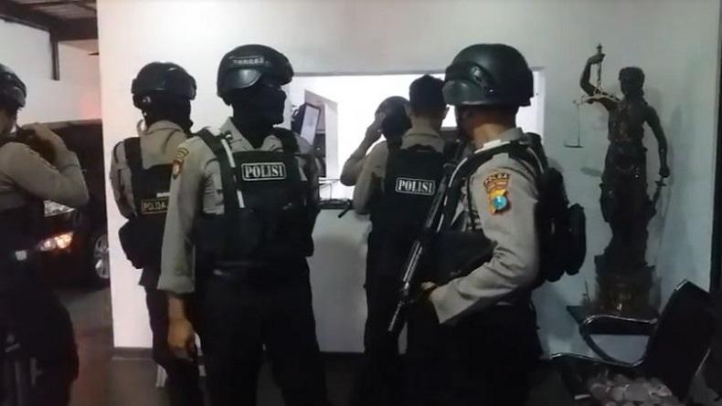 Penyidik KPK Geledah Kantor Advokat Milik Adik Ipar Nurhadi di Surabaya