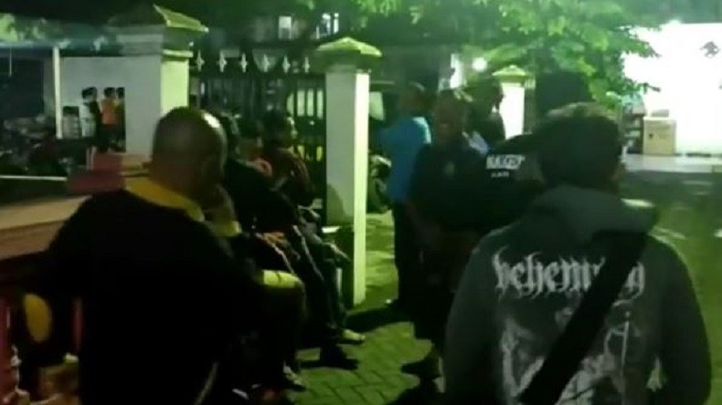 Tega! Suami di Sidoarjo Bacok Leher Istri hingga Tewas, Pelaku Ditangkap Warga