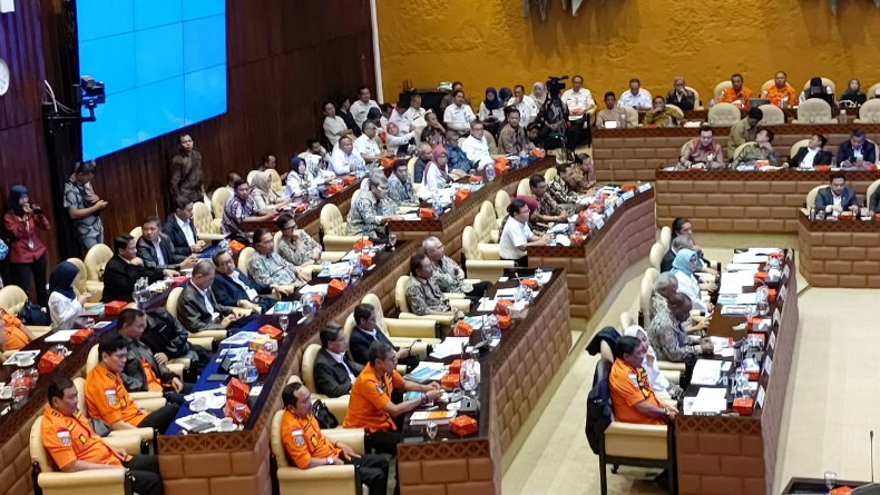 DPR Kecewa soal Rapat Banjir, Ridwan Kamil: Kalau di Tanah Air Pasti Hadir