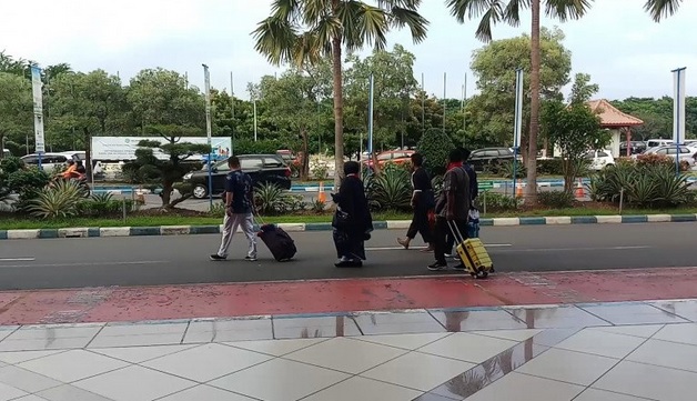 Sudah Pamit Tetangga, Jemaah Umrah di Bandara Juanda Sidoarjo Kecewa Batal ke Tanah Suci