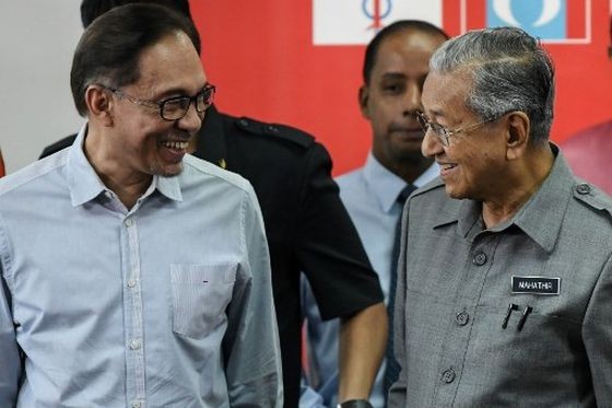 Mahathir Mohamad dan Anwar Ibrahim kini Bersaing Jadi PM Malaysia yang Baru