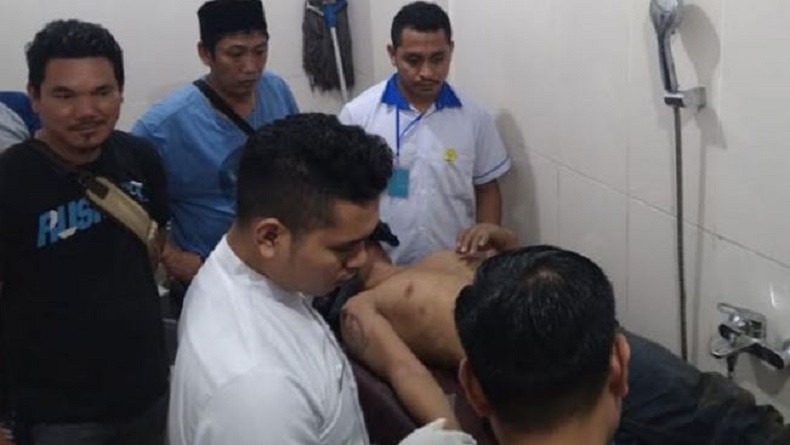 Pantas Ditembak Polisi, Jambret Sembunyi di Atap Rumah Ternyata Maling Kelas Kakap