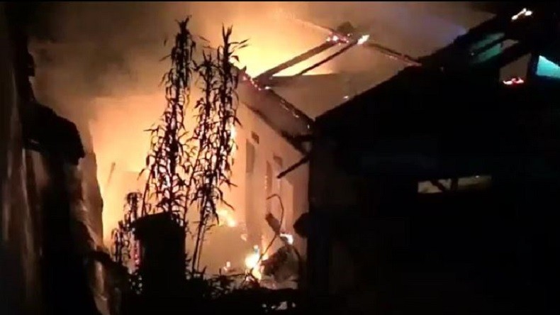 Kebakaran di Permukiman Padat Penduduk Maros, 2 Remaja Nyaris Terpanggang