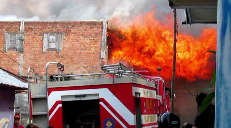 Kebakaran di Permukiman Eks Lokalisasi di Jambi, 17 Rumah Hangus Dilalap Api
