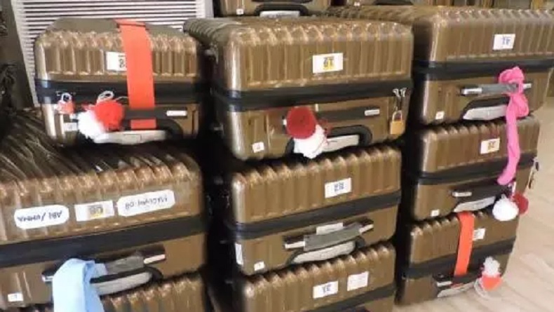 title Gagal Berangkat Umrah, Puluhan Koper Jemaah Menumpuk di Kantor Travel Semarang Gagal Berangkat Umrah, Puluhan Koper Jemaah Menumpuk di Kantor Travel Semarang