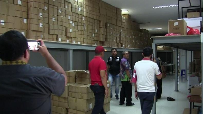 BPOM Gerebek Gudang Kosmetik Diduga Ilegal di Cirebon, Ribuan Kardus Diamankan
