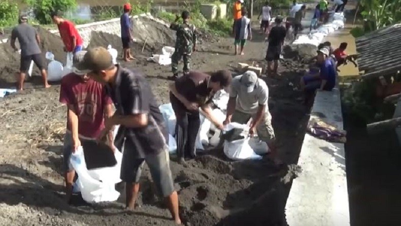 Tanggul Jebol, Ratusan Rumah Di Jombang Terendam Banjir