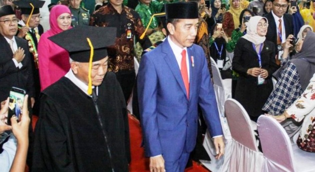title Presiden Jokowi Hadiri Pengukuhan Guru Besar KH Asep Saifuddin Chalim di UIN Sunan Ampel Presiden Jokowi Hadiri Pengukuhan Guru Besar KH Asep Saifuddin Chalim di UIN Sunan Ampel