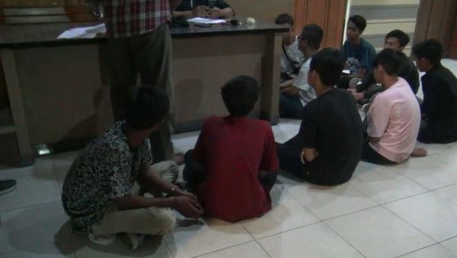Nongkrong Bawa Parang di Pinggir Jalan, Puluhan Bocah SD-SMP Diamankan Polresta Pontianak