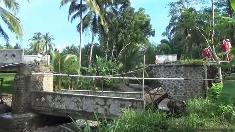 Banjir Bandang di Jember sebabkan Jembatan Penghubung 4 Desa Ambles