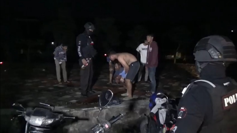 title Tim Black Mamba Polres Boyolali Temukan Remaja Asyik Pesta Miras saat Patroli Tim Black Mamba Polres Boyolali Temukan Remaja Asyik Pesta Miras saat Patroli