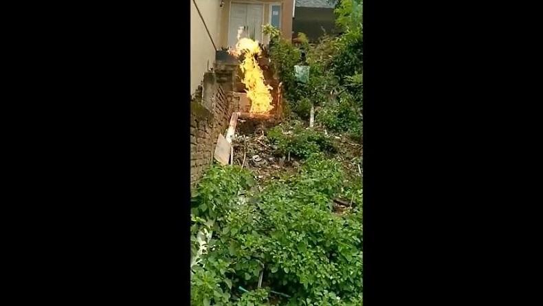 Pipa Gas Bocor di Permukiman Padat Penduduk, Api Berkobar-kobar Cemaskan Warga Sengkang