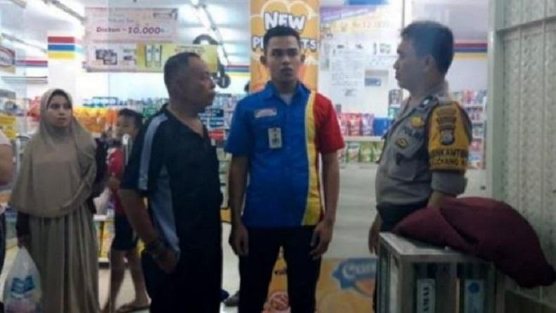 Polisi Pantau Minimarket di Makassar Cegah Panic Buying