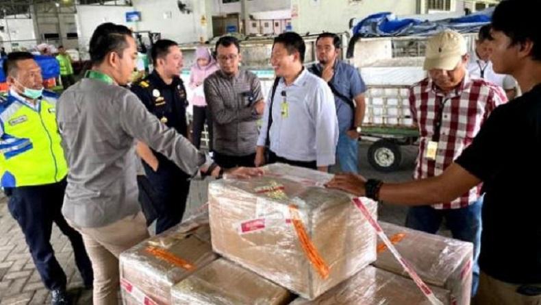 Polisi Gagalkan Pengiriman 11 Kardus Besar Berisi Masker ke Malaysia