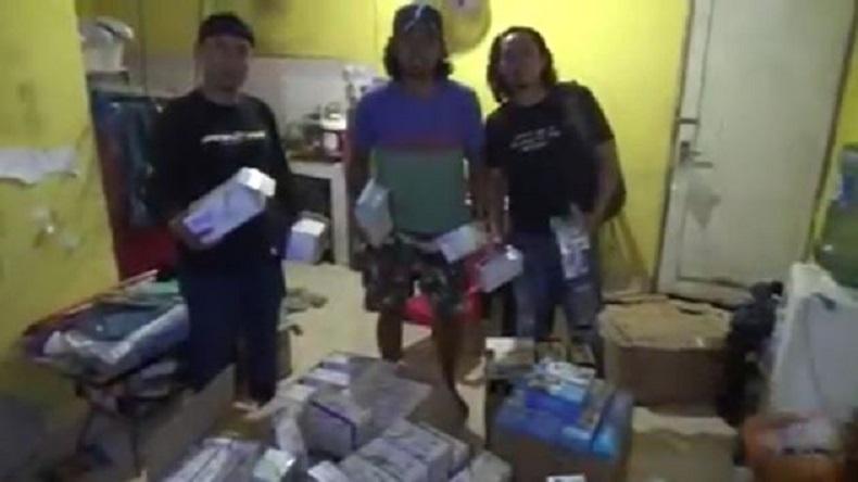 ASN RSUD Makassar Timbun Ratusan Boks Masker, Barang Dijual Online