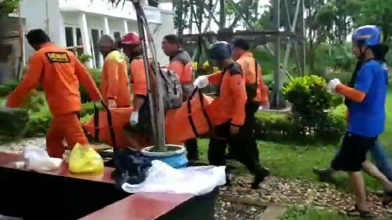 2 Santri yang Hilang Terseret Arus Sungai Kalimanten di Malang Ditemukan di Lokasi Berbeda