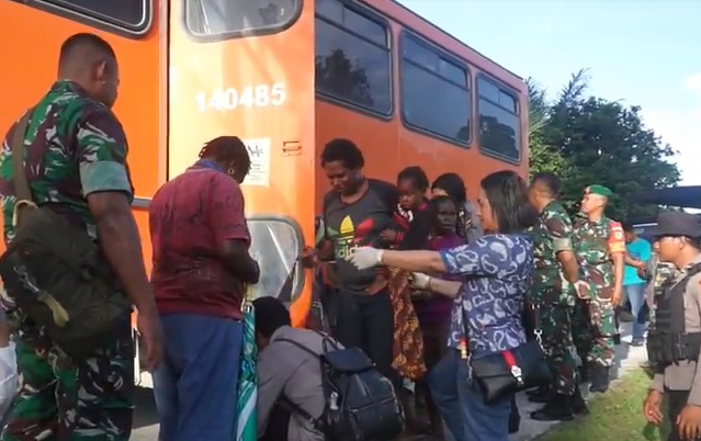Takut Jadi Sasaran Tembak KKB, Ratusan Warga Dievakuasi dari Tembagapura Papua