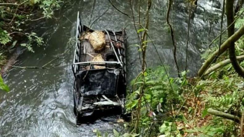 Diduga Rem Blong, Pikap Terjun ke Jurang di Simalungun, 1 Orang Hilang