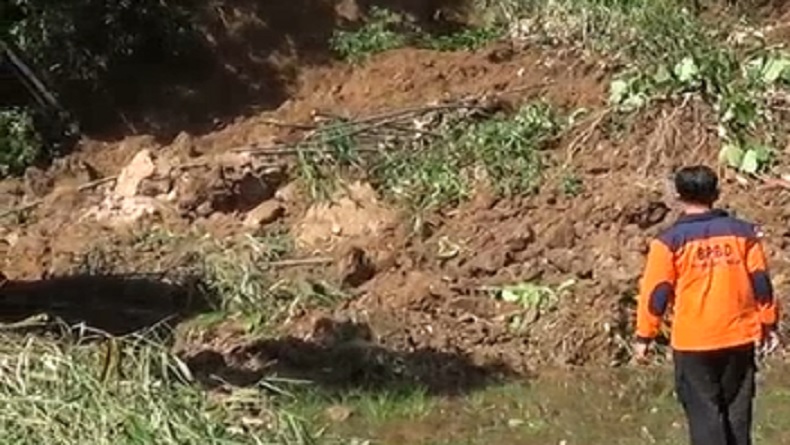 Takut Tanah Bergerak, Ratusan Warga di Magelang Pilih Mengungsi