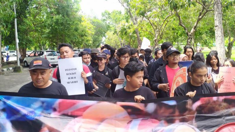 Tolak Omnibus Law Cipta Kerja Serikat Buruh Di Bali Demo Kantor Gubernur Bagian 1