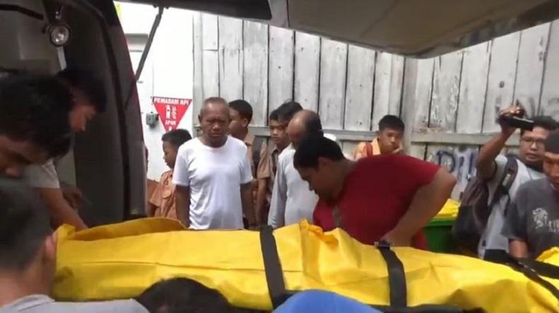 title Siswi MTs di Tanjungbalai Ditemukan Tewas di Kamar, Ada Bekas Lebam di Leher Siswi MTs di Tanjungbalai Ditemukan Tewas di Kamar, Ada Bekas Lebam di Leher