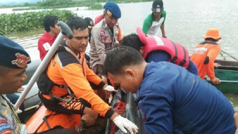 title Tim SAR Gabungan Temukan Jasad Nelayan Tenggelam di Danau Antang Makassar Tim SAR Gabungan Temukan Jasad Nelayan Tenggelam di Danau Antang Makassar