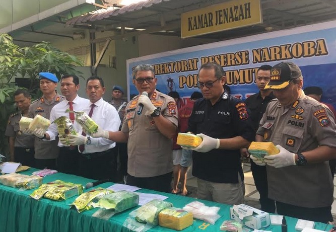 title Polda Sumut Amankan 22 Kg Sabu dari Jaringan Malaysia, 1 Pelaku Ditembak Mati Polda Sumut Amankan 22 Kg Sabu dari Jaringan Malaysia, 1 Pelaku Ditembak Mati