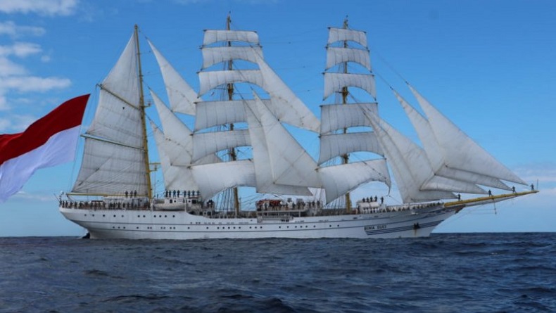 KRI Dewaruci dan Bima Suci Dibuka untuk Umum di Pelabuhan Makassar