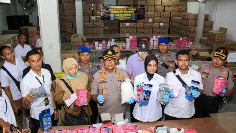 Ngeri! Masker Impor dari China Dikemas Ulang di Sidoarjo dan Dipasarkan