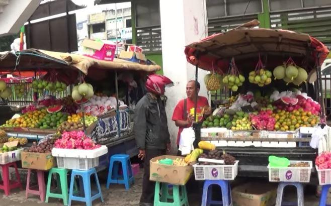Virus Korona Buat Stok Buah Impor Langka di Palembang, Harga Melambung