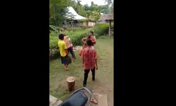 Viral Adu Jotos Perangkat Desa di Bawalato Nias