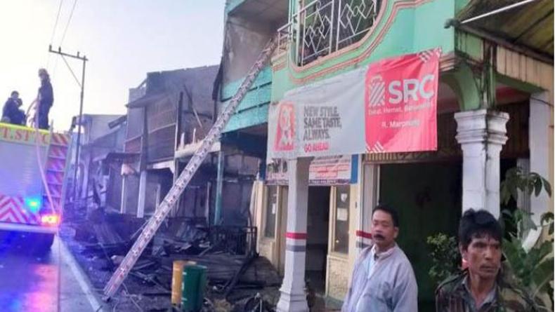 Kebakaran Hanguskan Rumah Ketua DPRD Simalungun dan 8 Warga di Balata