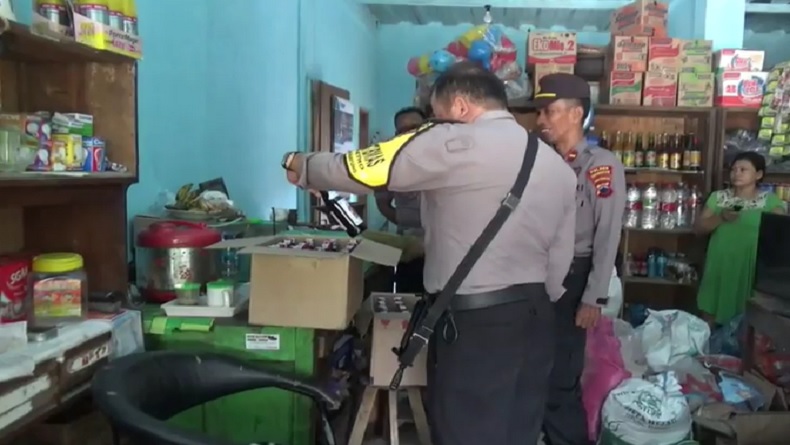 Pedagang Kelontong di Grobogan Sembunyikan Miras di Lemari Rias saat Dirazia
