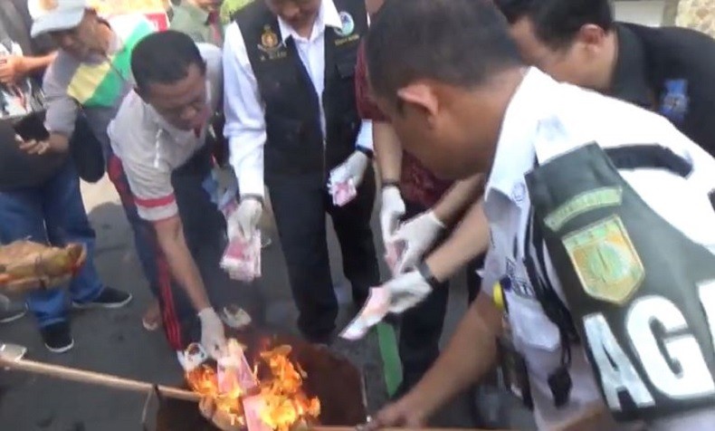 Kejari Jombang Musnahkan Barang Bukti Upal, Narkoba dan Jamu Ilegal