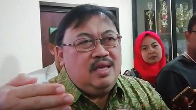 title Istri Pasien Positif Korona yang Meninggal di Solo Dirawat di Madiun Istri Pasien Positif Korona yang Meninggal di Solo Dirawat di Madiun