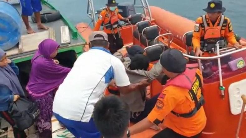KM Wia-Wia Patah Kemudi di Perairan Pulau Hari, 26 Penumpang Terombang-ambing 2 Jam