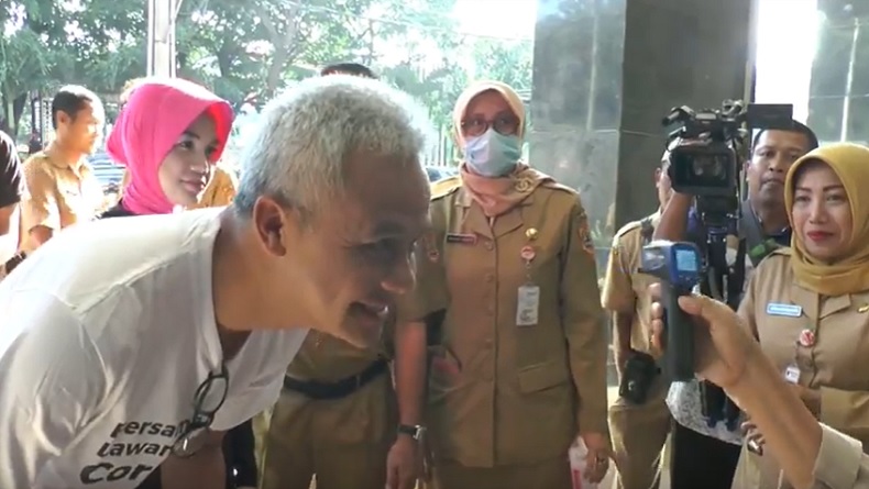 Pastikan Bebas Korona, Ganjar Pranowo dan Gus Yasin Cek Kesehatan