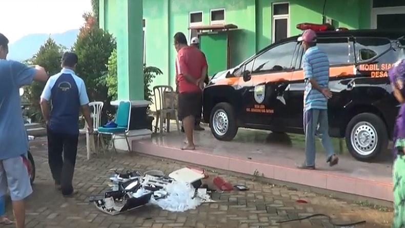 Ditinggal Istri, Pria di Batang Rusak Mobil Ambulans Balai Desa