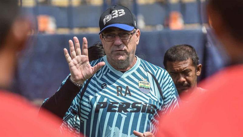 Pelatih Persib Puas dengan Program Latihan Mandiri Para Pemain