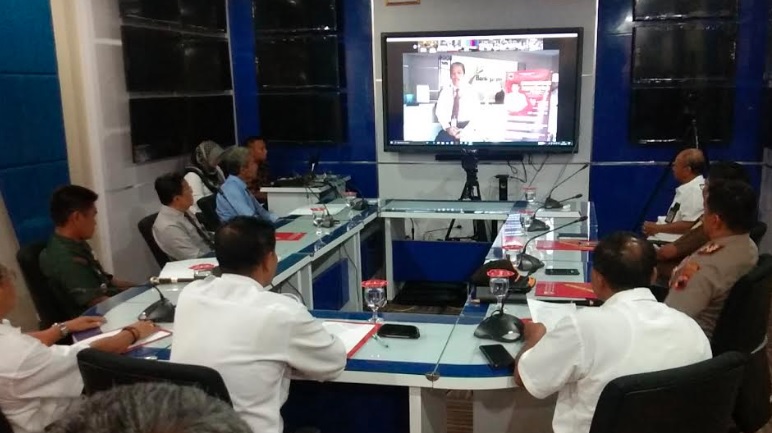 title Rapat lewat Video Conference, Bupati Pemalang Junaedi Bahas Penanganan Virus Korona Rapat lewat Video Conference, Bupati Pemalang Junaedi Bahas Penanganan Virus Korona