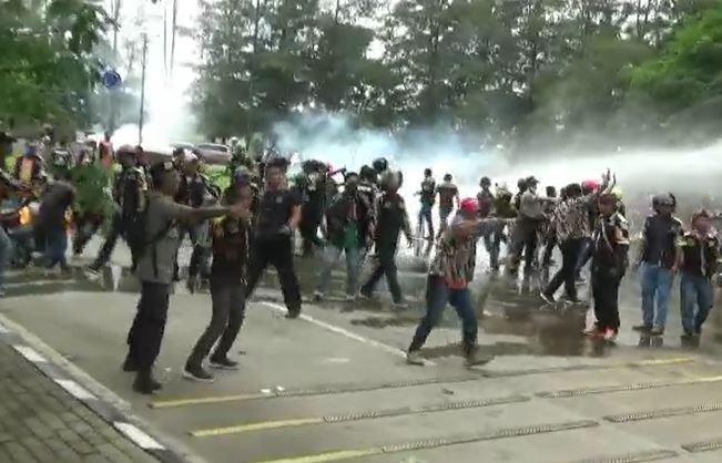 Warga Panik Korona, Ormas di Bekasi Malah Rusuh Tolak Pemilihan Wakil Bupati