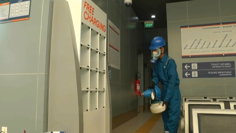 Waspada Korona, Stasiun LRT di Bandara SMH Palembang Disemprot Disinfektan