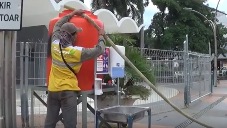 Upaya Cegah Korona, Pemkot Surabaya Sediakan Wastafel dan Hand Sanitizer di Jalan