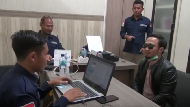 Widi Nugroho, Vokalis Band Hello Diperiksa Polda Jatim terkait Kasus Investasi Bodong MeMiles