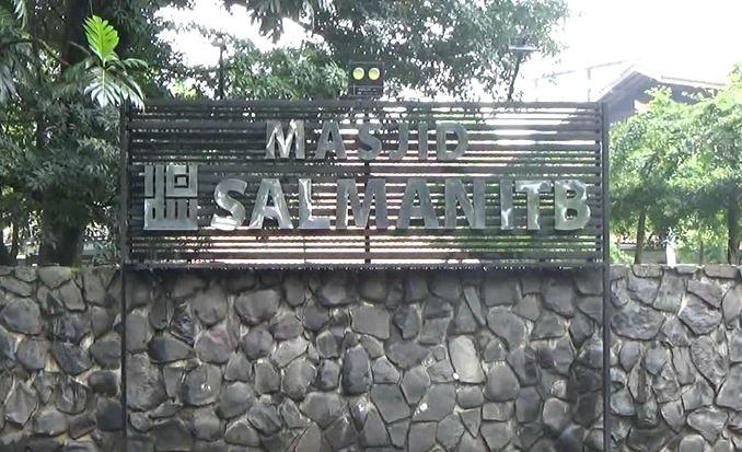 Masjid Salman ITB Terapkan Social Distancing, Ini Kata Jemaah