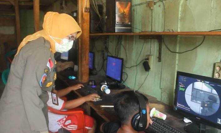 Satpol PP Razia Siswa di Warnet dan Taman, Bocah di Depok: Udah Selesai PR-nya